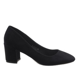 Czarne zamszowe czółenka na słupku D-1228