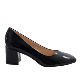 Czarne lakierowane czółenka na słupku 7501-1