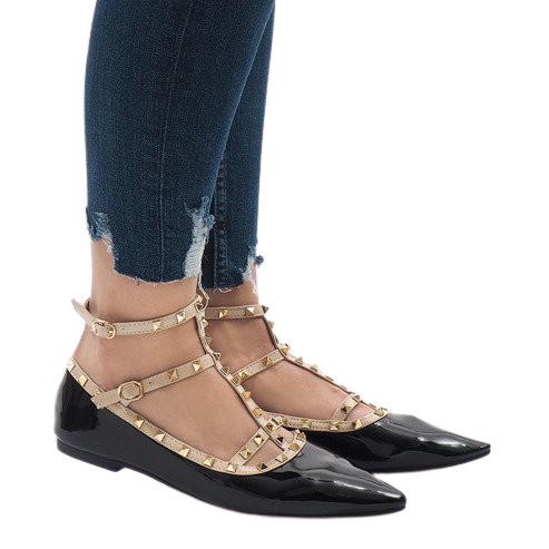 Czarne lakierowane balerinki 127-12