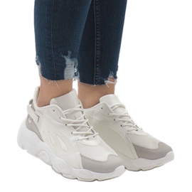 Białe modne obuwie sportowe 9115