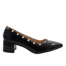 Czarne lakierowane czółenka na słupku X-70