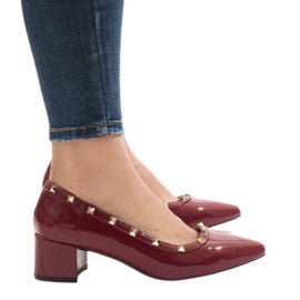 Bordowe lakierowane czółenka na słupku X-70 czerwone wielokolorowe