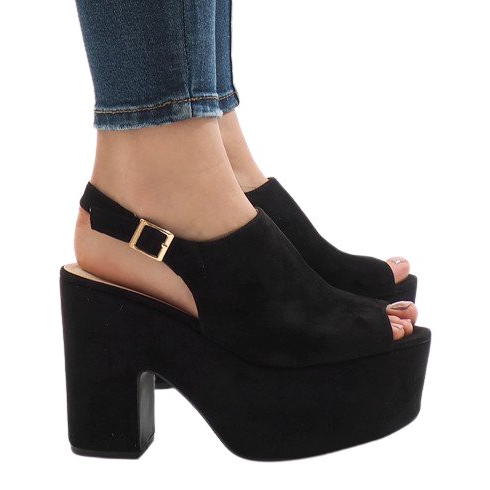 Czarne sandały na masywnym klocku 8263CA