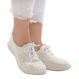 Białe tenisówki ażurowe HR61116