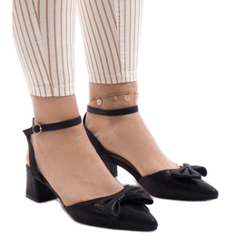 Czarne sandały na obcasie 1702-2