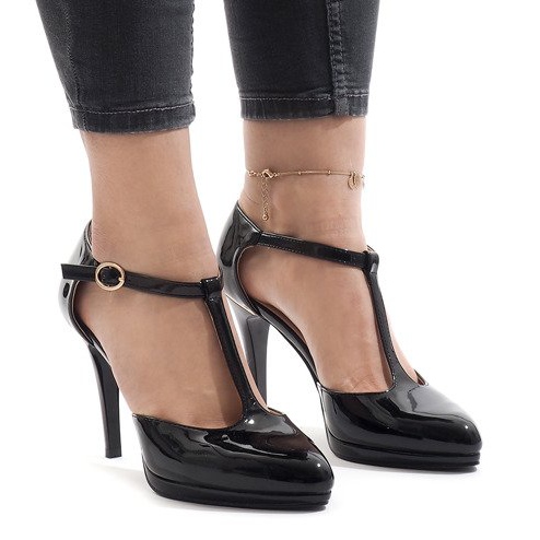 Czarne czółenka na słupku A509-22-1