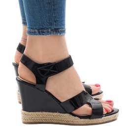 Czarne sandały na koturnie LWF-5H5670