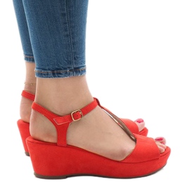Czerwone sandały na koturnie 6-309