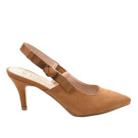 Brązowe czółenka na szpilce z gumką F013