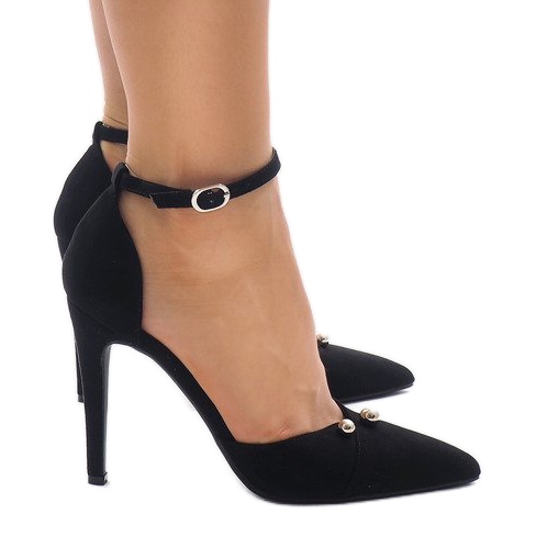 Czarne czółenka na szpilce zapinane M1L3223-13