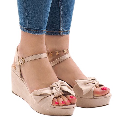 Różowe sandały na koturnie z kokardką F055 czerwone