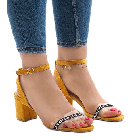 Żółte sandaly na słupku zamsz S-7347