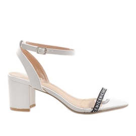 Białe sandaly na słupku zamsz S-7347