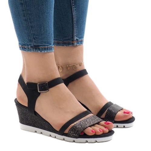 Czarne sandały na platformie Y-8217