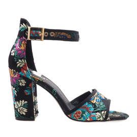 Czarne sandaly na słupku 77-14