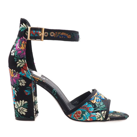 Czarne sandaly na słupku 77-14