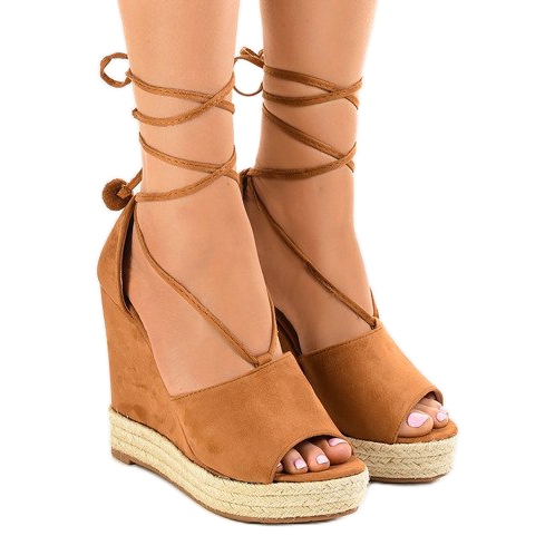 Brązowe sandały na koturnie espadryle F35-18