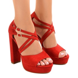 Czerwone sandały na słupku zamszowe D09