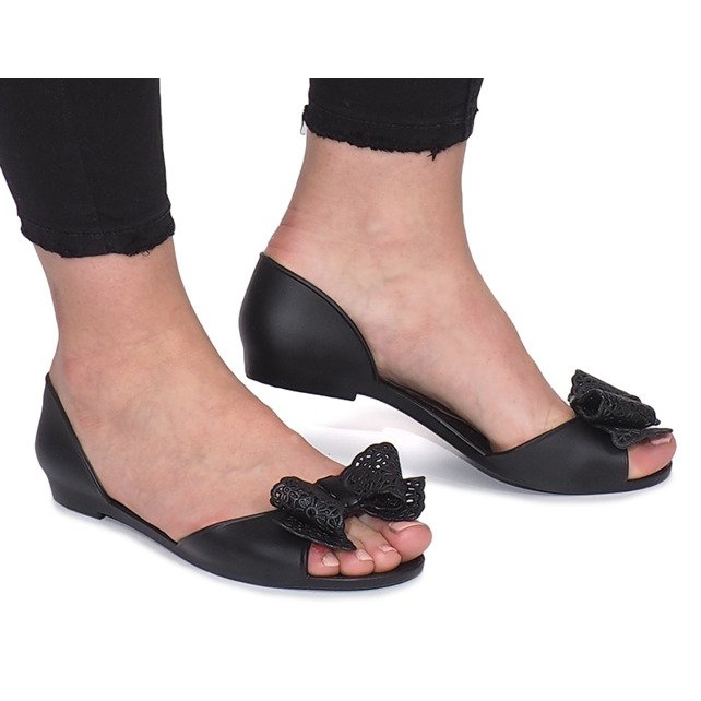 Czarne sandałki meliski z kokardką Delmar