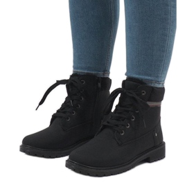 Czarne ocieplane traperki NR06-1