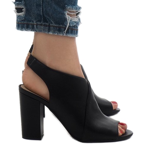 Czarne botki odkryte na słupku 0280-86