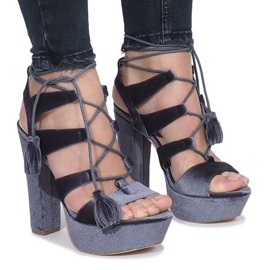 Szare sandały na słupku z weluru One Love