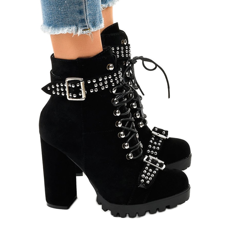 Czarne zamszowe botki na słupku LS5071