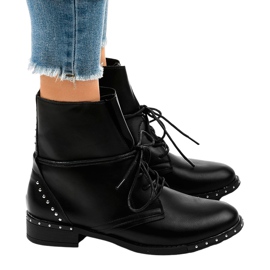 Czarne płaskie botki wiązane A-251