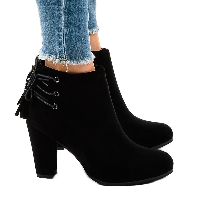 Czarne zamszowe botki na słupku JA75