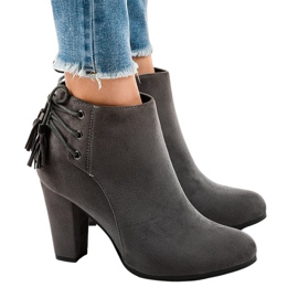 Szare zamszowe botki na słupku JA75