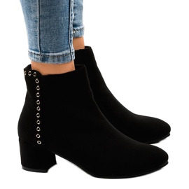 Czarne zamszowe botki na słupku Z179