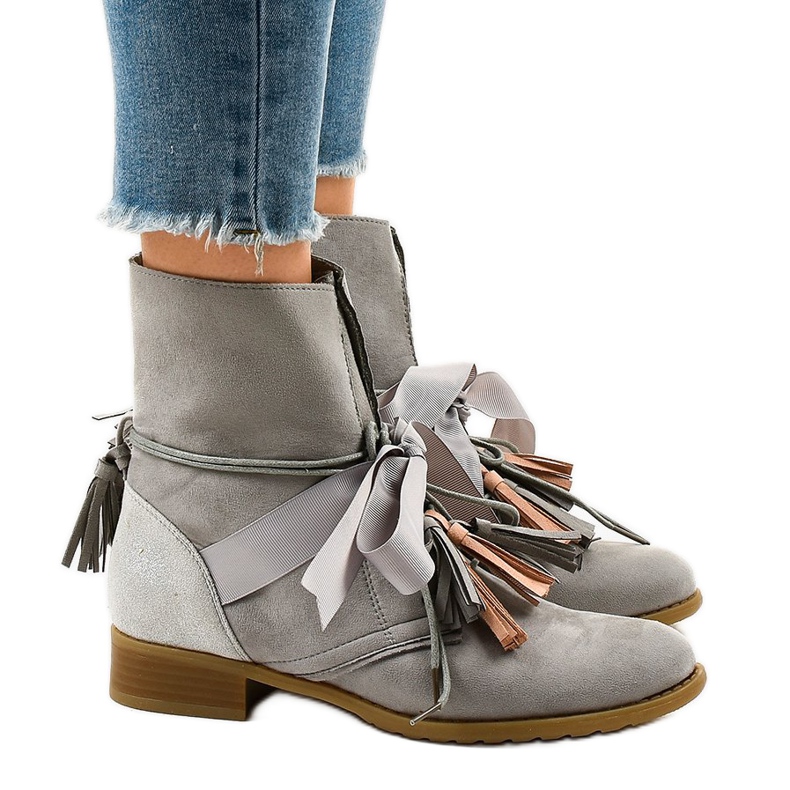 Szare płaskie botki wiązane z frędzlami A-226