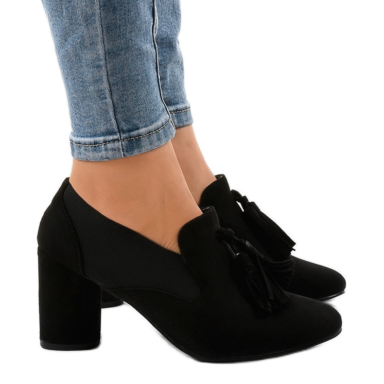 Czarne zamszowe czółenka na słupku LL-97P