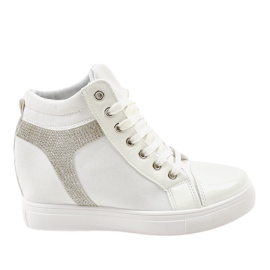 Białe buty sneakersy na koturnie z cekinami AN2959