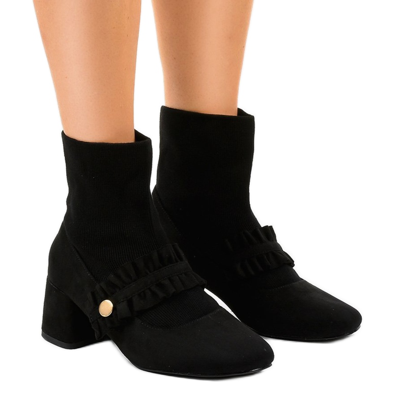 Czarne welurowe czółenka na słupku JM8118Y