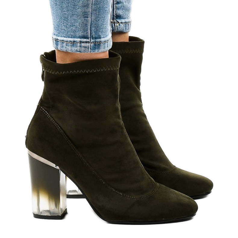 Zielone zamszowe botki na słupku H8-93