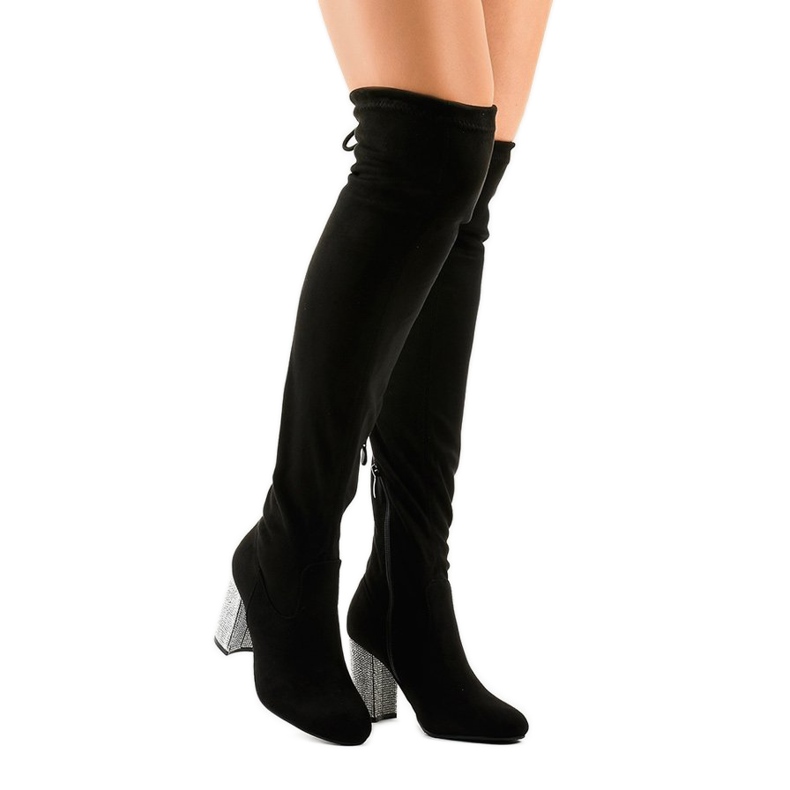 Czarne zamszowe kozaki na zdobionym słupku BM150