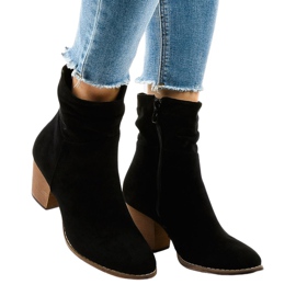 Czarne zamszowe botki kowbojki E2250