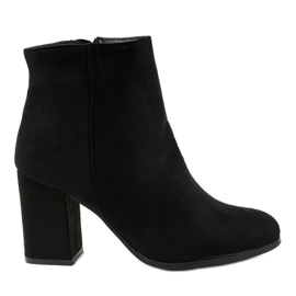 Czarne ocieplone botki na słupku G-7656