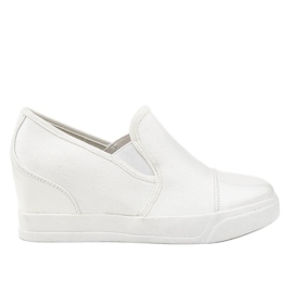 Białe sneakersy na koturnie wsuwane R27-5