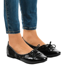 Czarne ażurowe balerinki sznurowane 61305