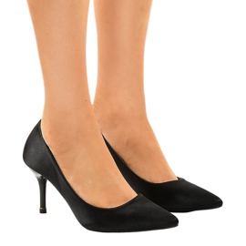 Czarne niskie czółenka na szpilce 1756-255
