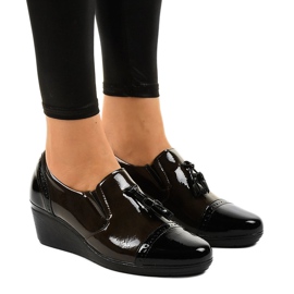 Czarne półbuty na koturnie 7-9022