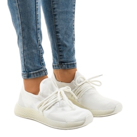 Białe damskie obuwie sportowe B-6851