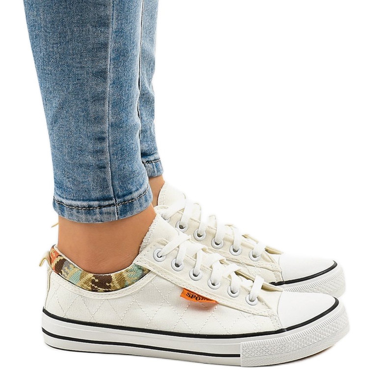 Białe trampki klasyczne W11