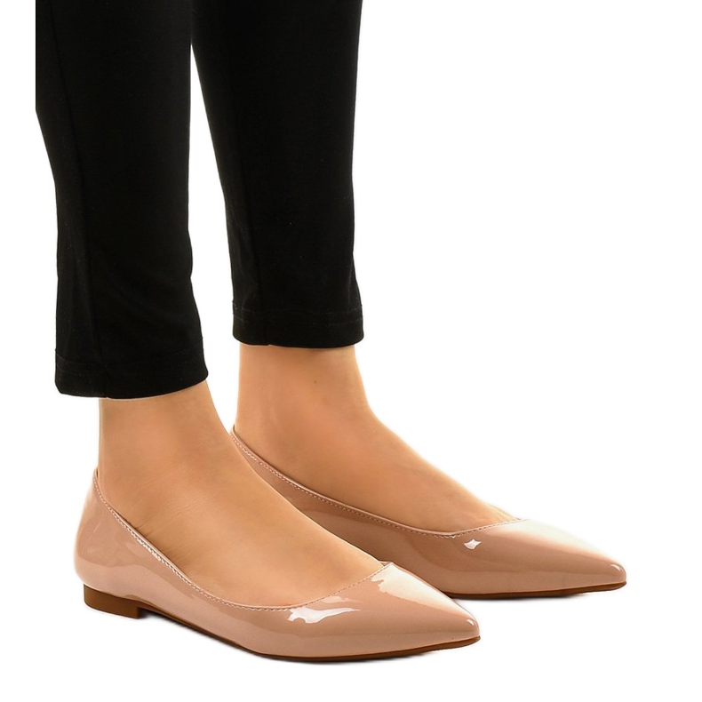 Beżowe balerinki lakierowane w szpic MM5018 beżowy