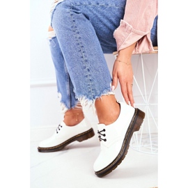 SEA Białe półbuty damskie lakierowane NC991