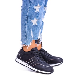 EVE Czarne obuwie sportowe z ćwiekami 8SP30-0449