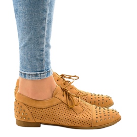 Brązowe półbuty ażurowe z ćwiekami MJ1125