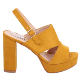 Sandałki na słupku miodowe 9R02 Yellow żółte